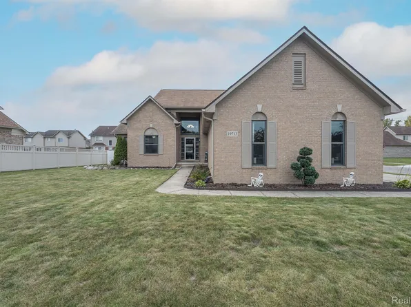 19713 Sexton St, Rockwood, MI 48173