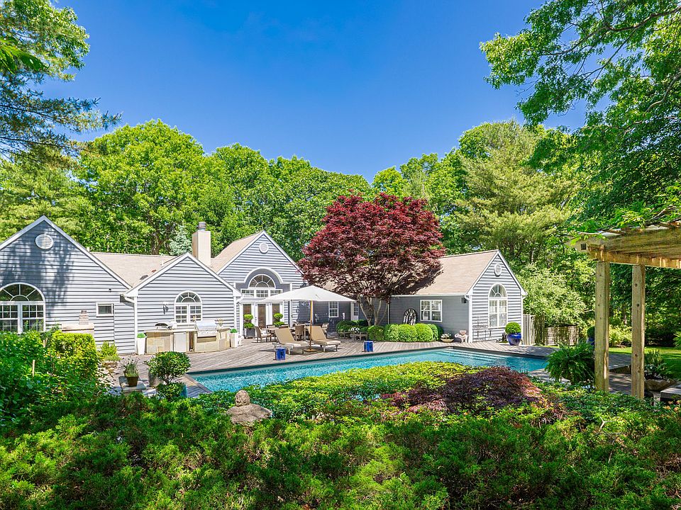 1st image of 2 Woodhollow Dr