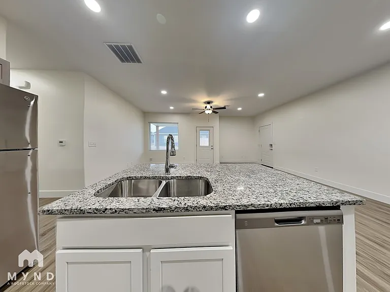 5760 E Bristol St #5760 — Photo 7
