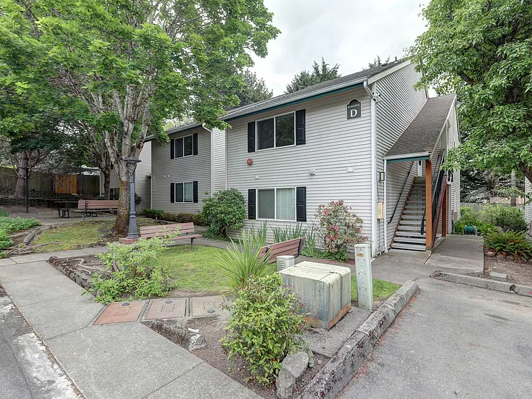 4231 NE 5th St #D203 — Photo 1