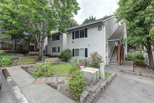 4231 NE 5th St #D203 Photo 1