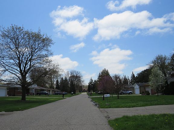 5th image of 38217 Medville Dr