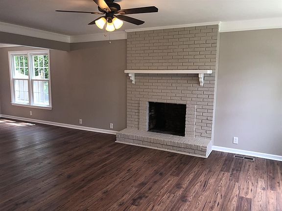 4th image of 1517 E Northfield Blvd