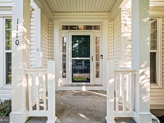 3rd image of 1110 Harding Cir