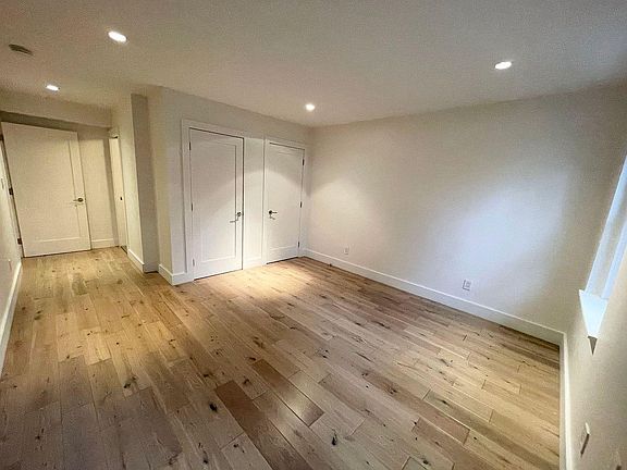 4th image of 361 E 50th St APT 4A