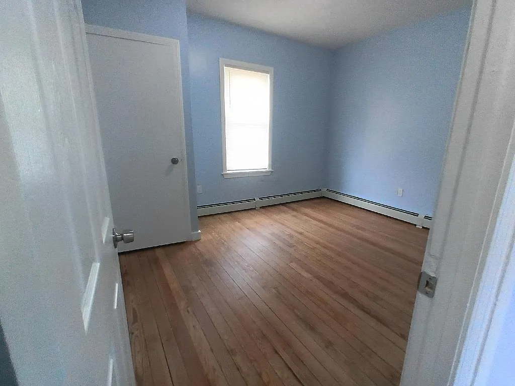 3 bed, $1,800 — Photo 2