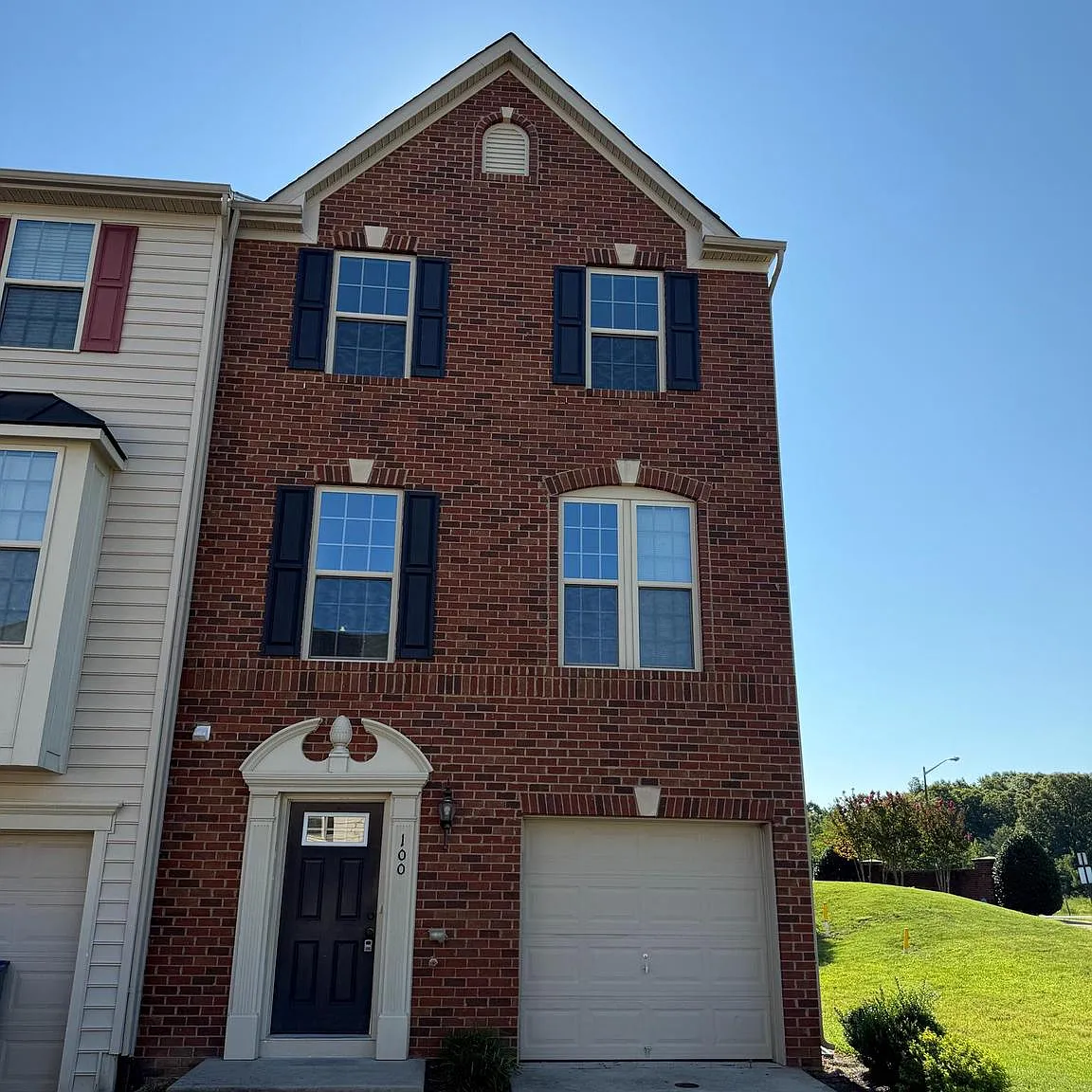 3 bed, 2.5 bath, 1440 sqft, $2,500 — Photo 1