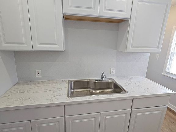 5th image of 1917 W Atkinson Ave APT 4