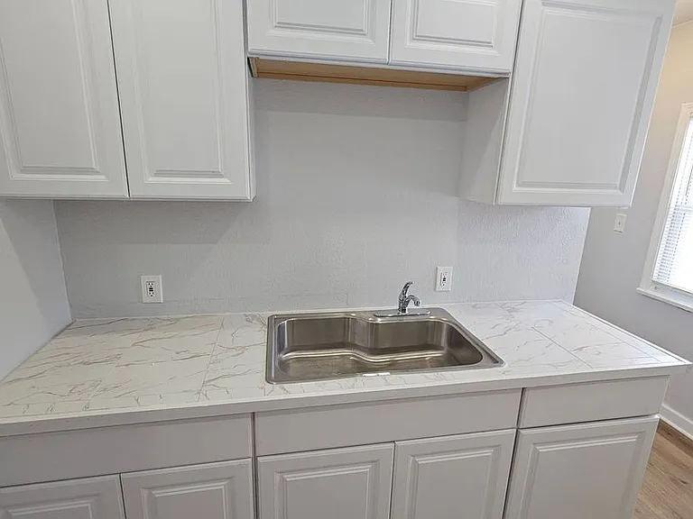 1917 W Atkinson Ave. - 4 Unit — Photo 5
