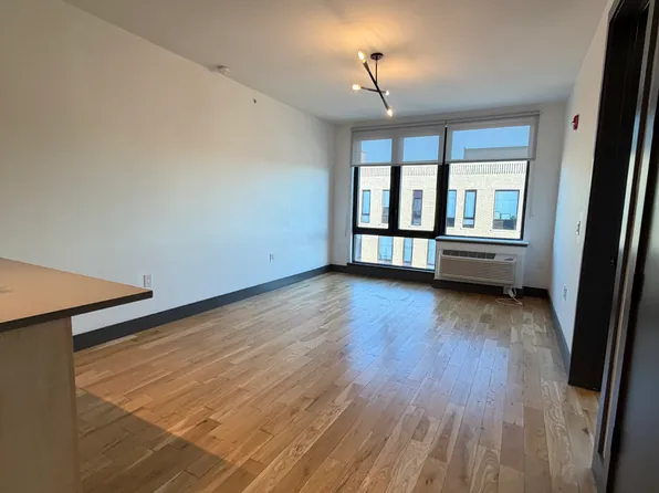 413-419 Arlington Avenue image 1 of 7