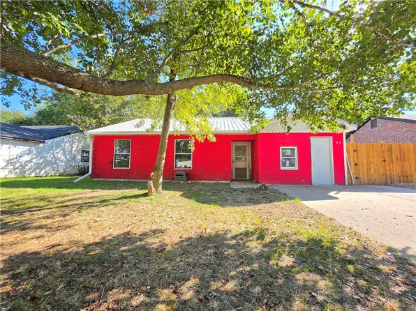 470 Village Ln, Springdale, AR 72764