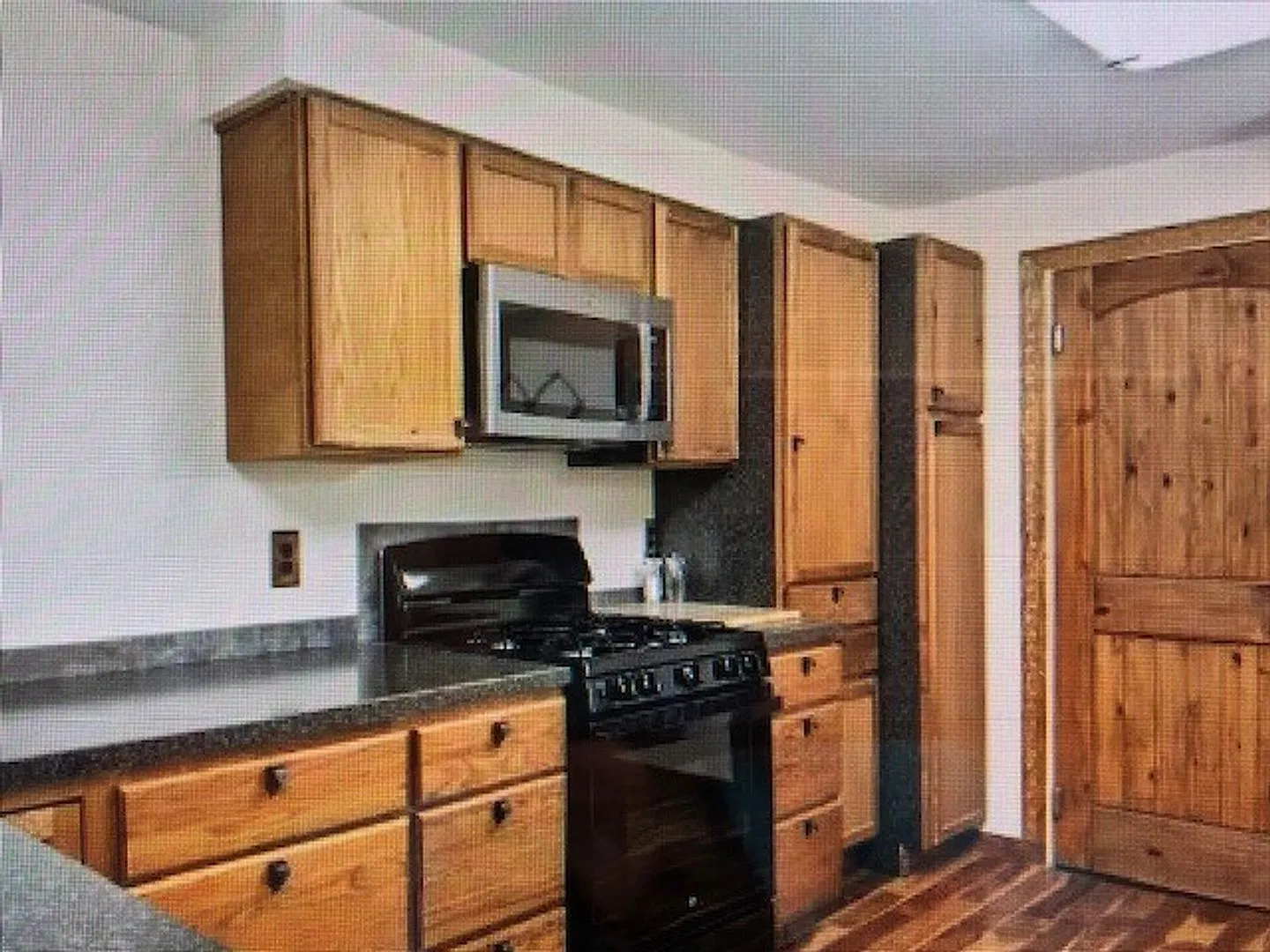 Lovely 3 Bed, 2 Bath Home on Cul-de-Sac — Photo 3