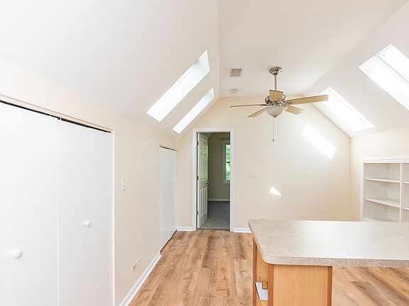 5th image of 847 W Newport Ave #3