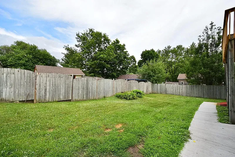 2 bed, 1.0 bath, 800 sqft, $1,200 — Photo 4