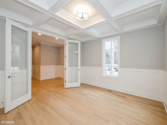 3rd image of 1905 Amberley Ct Lot 11