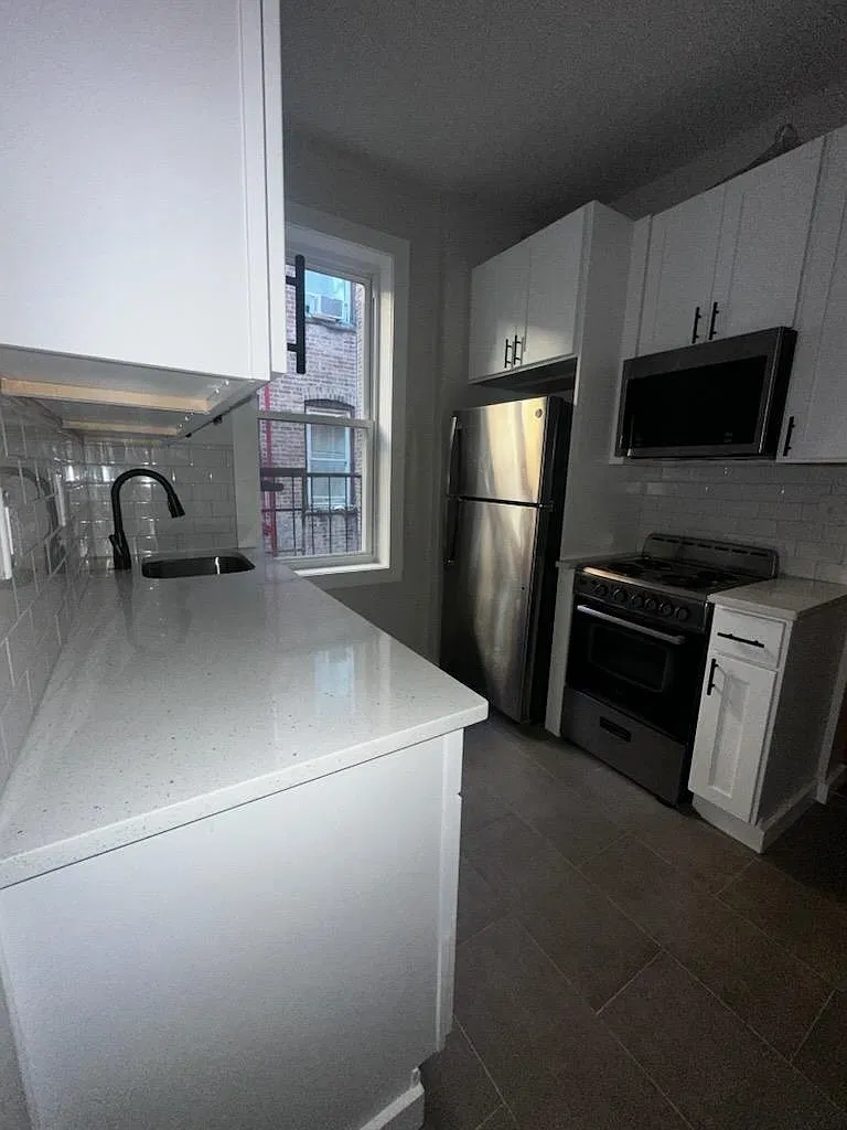 5604 Hudson Ave — Photo 1