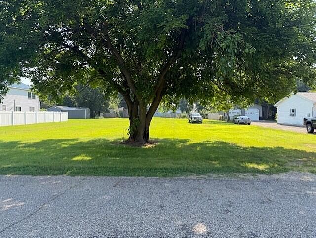 2nd image of Deer Rd