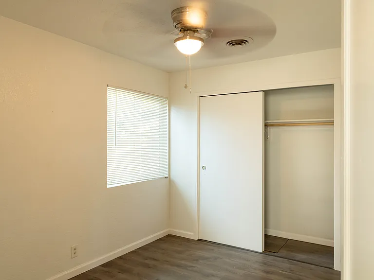 867 Edythe St — Photo 12