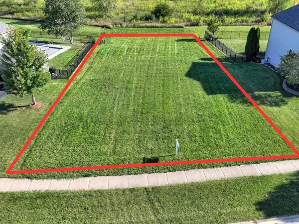 1308 Briarwood Ln, Sandwich, IL 60548