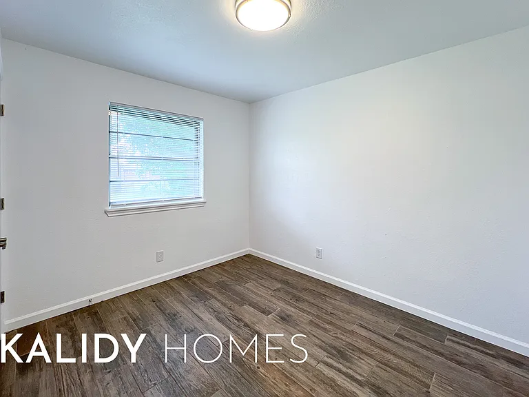 402 W Fairchild Dr — Photo 14