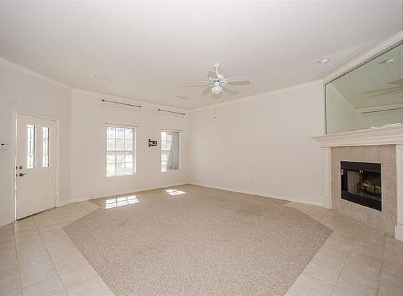 3rd image of 1014 Diane St