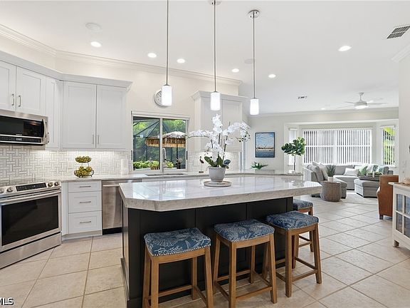 5th image of 326 Cypress Way W