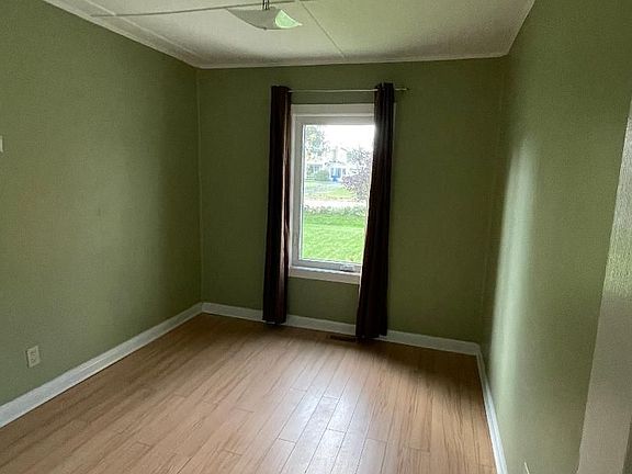 5th image of 265 Shorecrest Rd