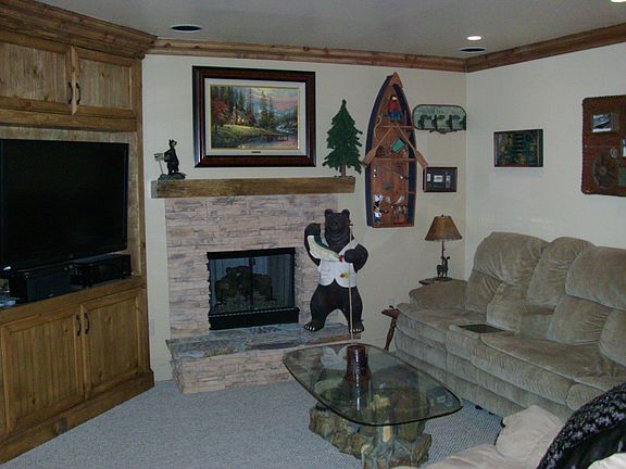 5th image of 795 Elm St