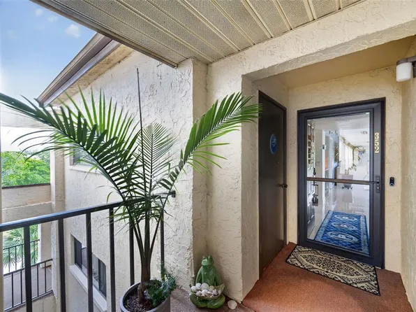 700 Starkey Rd APT 352, Largo, FL 33771