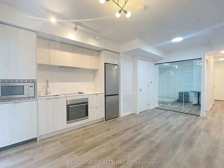 1 Jarvis St #820 — Photo 2