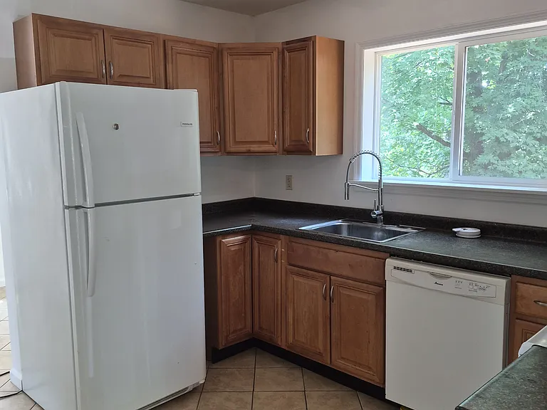 49 Maple Ave — Photo 2