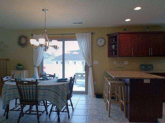 5th image of 907 Garden Pl