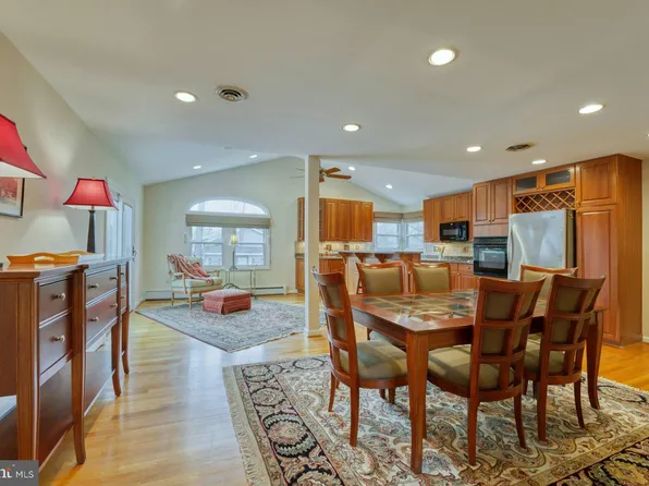 1100 Springvale Rd, Great Falls, VA 22066