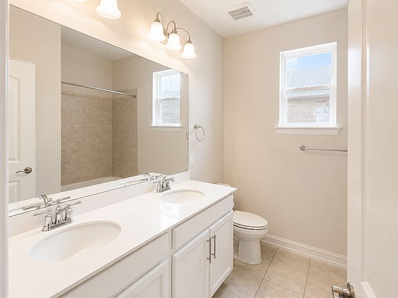 4th image of 2616 Melrose Dr
