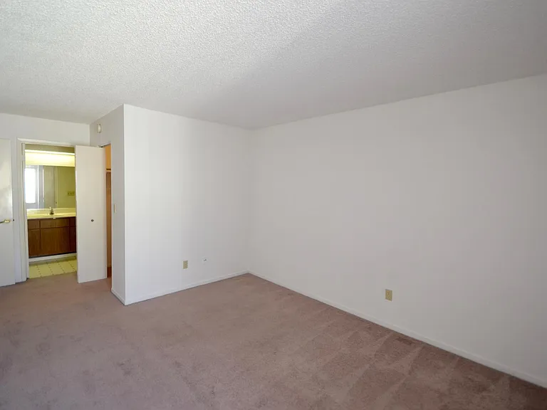 2436 N Main St — Photo 12