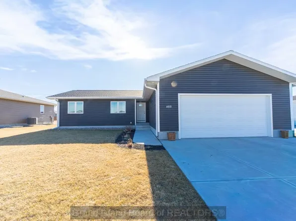 605 7th St, Phillips, NE 68865