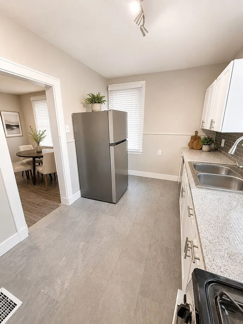House for Rent * Pet Friendly * Amazing Location in Dormont * Available Now * Spacious & Renovated — Photo 4