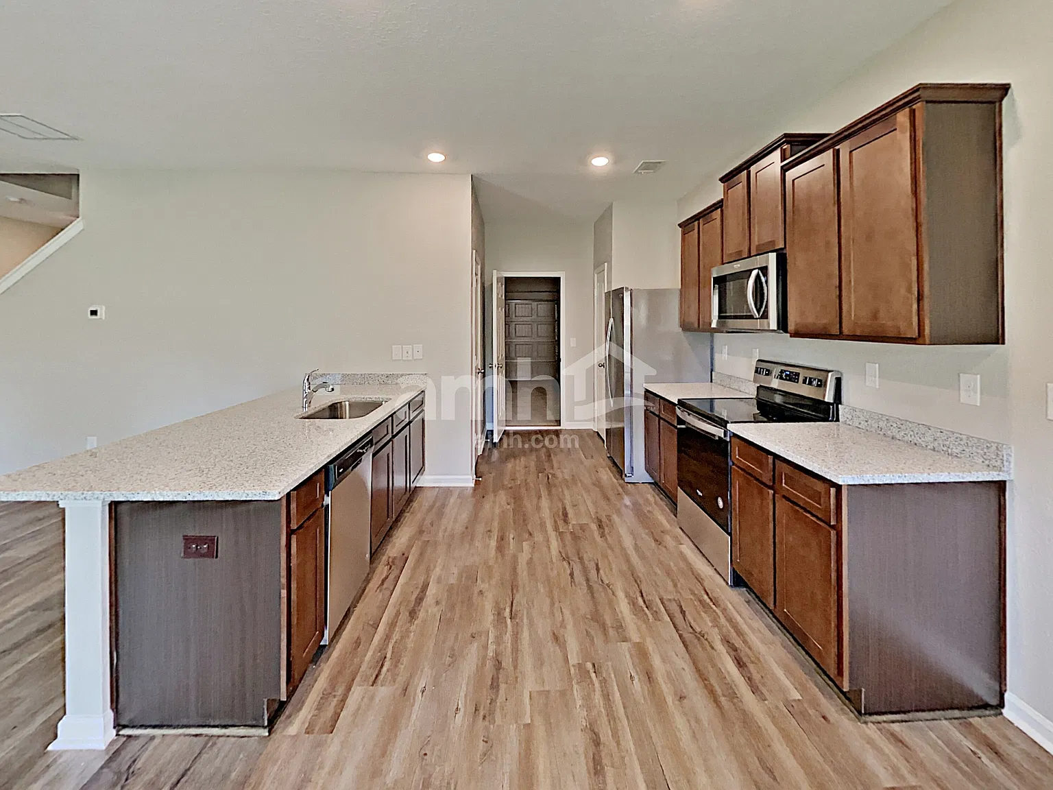 3 bed, 2.5 bath, 1915 sqft, $2,120 — Photo 4