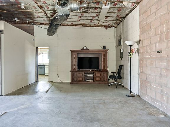 5th image of 1572 N Calvert Blvd