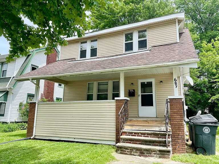 687 Storer Ave — Photo 1