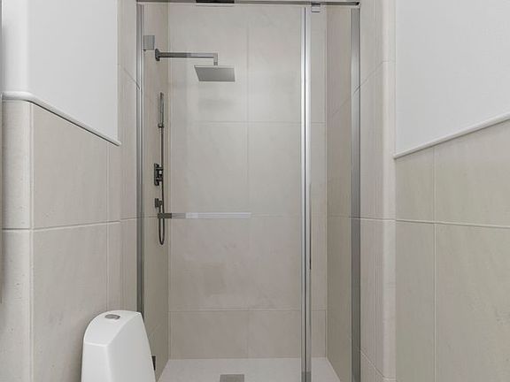 5th image of 25 E 7th St APT 9