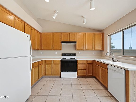 3rd image of 2770 S LOS ALTOS Place