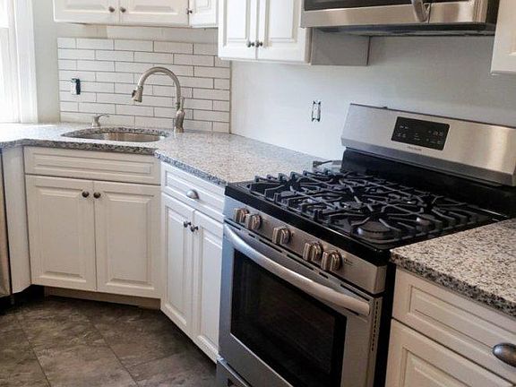 Kitchen off entrance - gas stove - backsplash in process