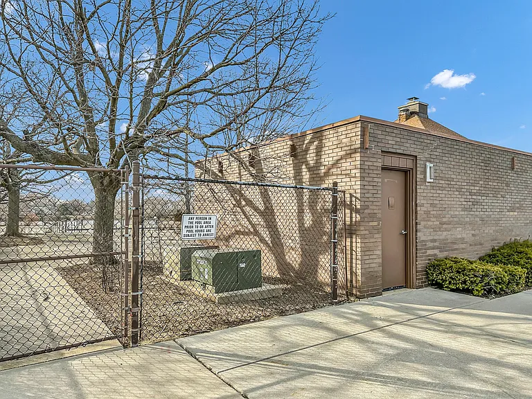 1500 Robin Cir #418 — Photo 16