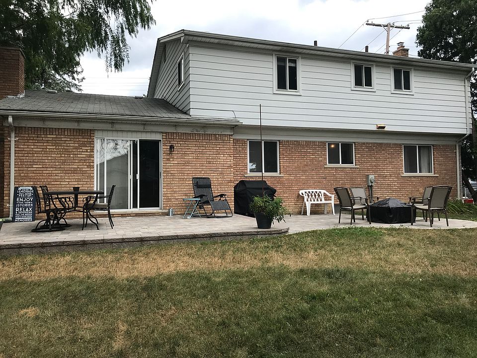 2nd image of 35913 Six Mile Rd