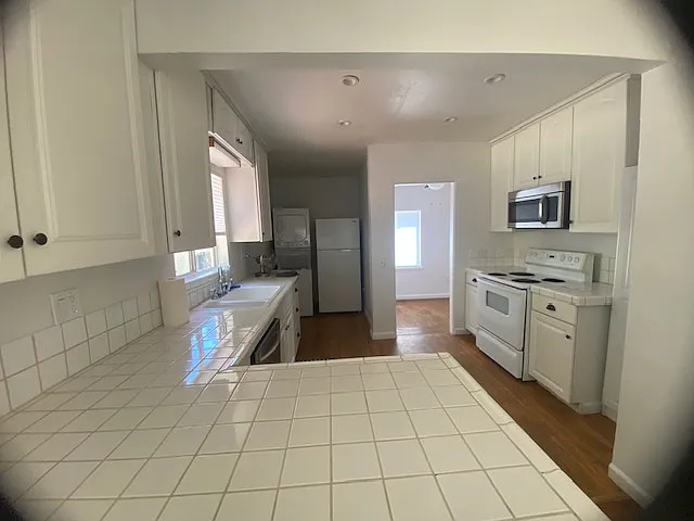 765 8th Ave — Photo 11