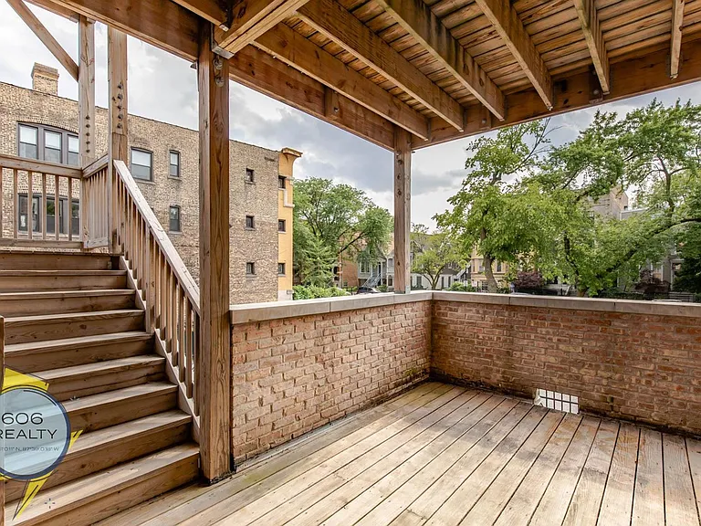 Lincoln Park Renovated Apartments! — Photo 18