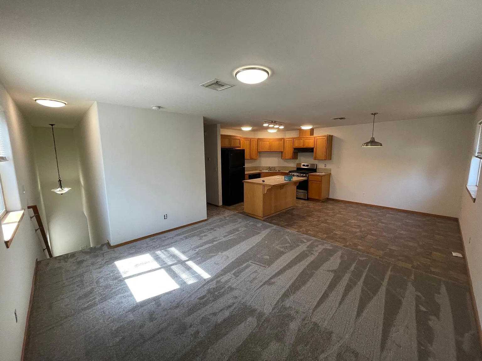 3 bed, 2.5 bath, 1290 sqft, $2,325 — Photo 3