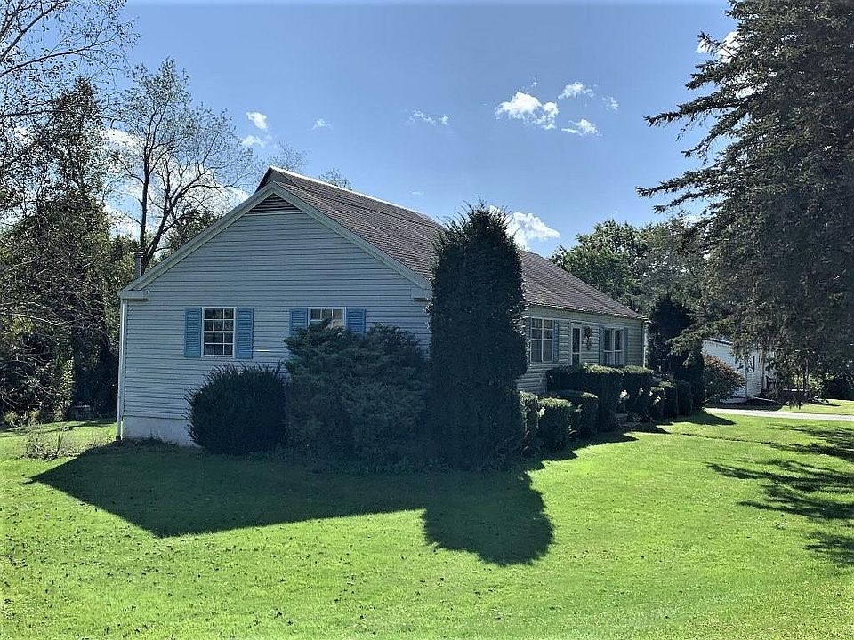 1st image of 37 Hemlock Dr