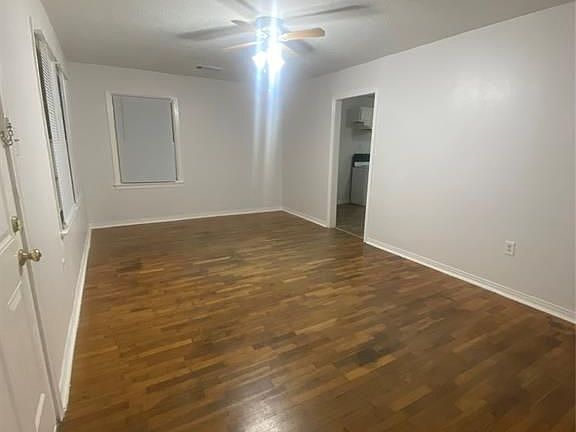 5th image of 332 Greenbriar St